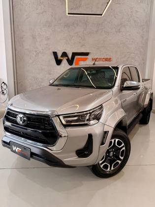 TOYOTA HILUX 2.8 D-4D TURBO DIESEL CD SRX PLUS 4X4 AUTOMÁTICO